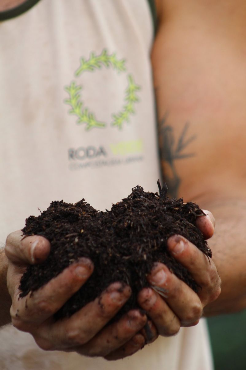 Adubo produzido à base da coleta de resíduos orgânicos pela empresa Roda Verde. (Foto: Acervo da empresa)